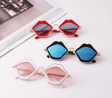 Load image into Gallery viewer, Lippie Sunglasses